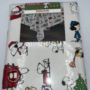 Snoopy and Friends Christmas Vinyl Table Cloth Oblong 52 x 70 Lucy Charlie Brown